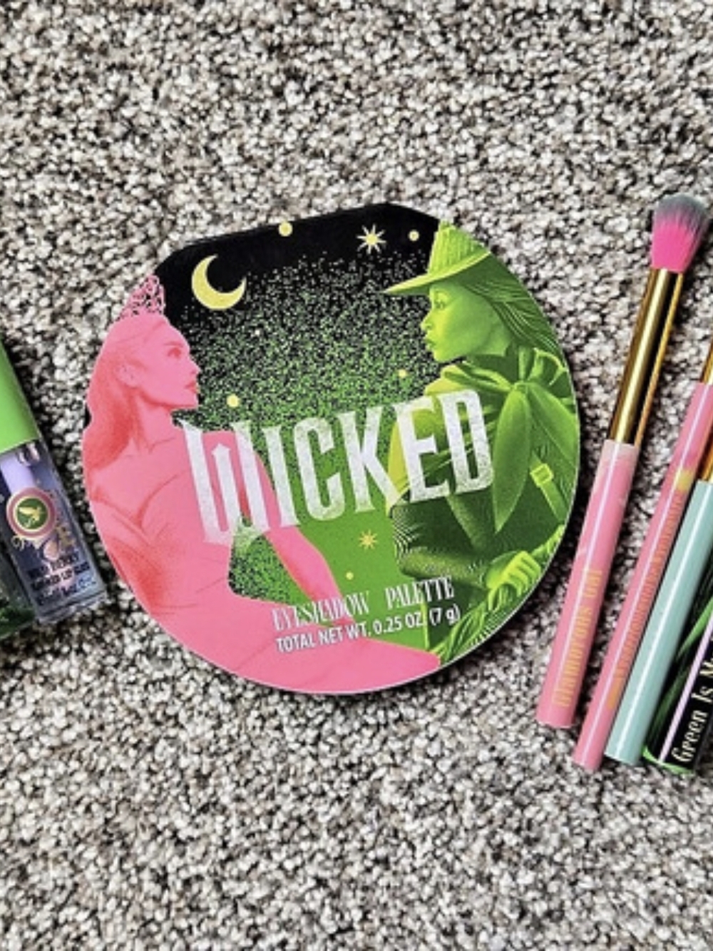 Universal Wicked Eyeshadow Palette Makeup Set in Green & Pink NWT